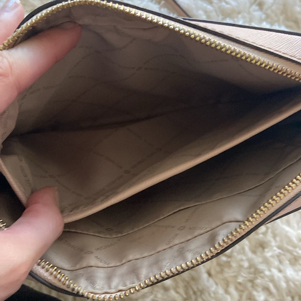 Michael Kors jet set cross body purse - Picture 10 of 11